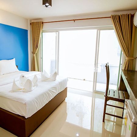 Vatchara Northgate Hotel Накхонсаван Экстерьер фото
