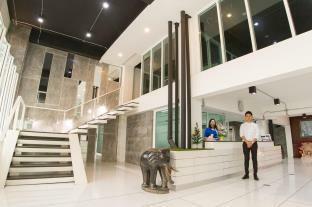 Vatchara Northgate Hotel Накхонсаван Экстерьер фото