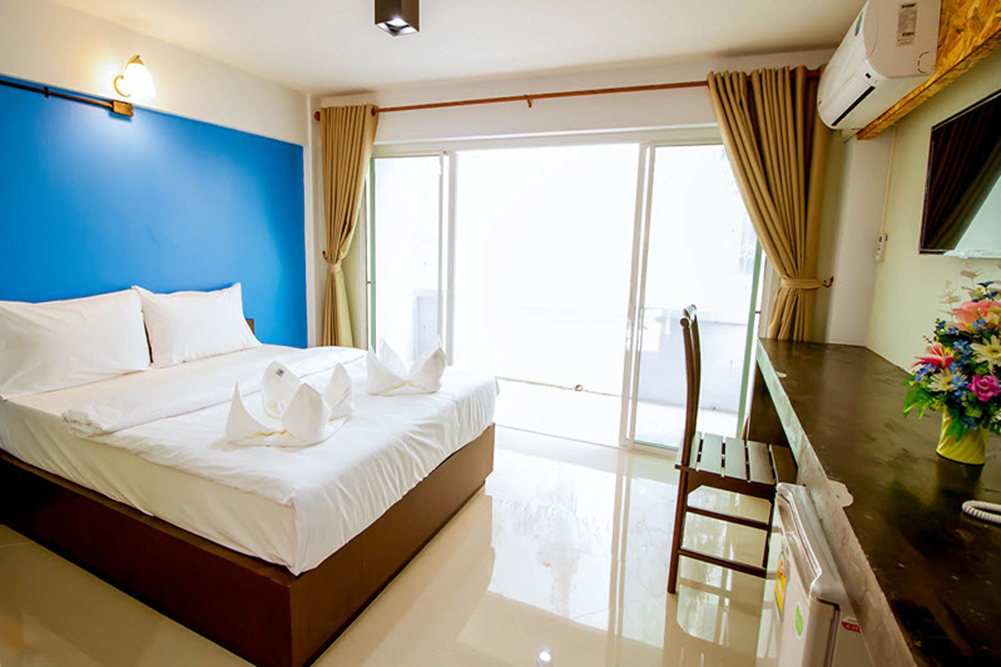 Vatchara Northgate Hotel Накхонсаван Экстерьер фото