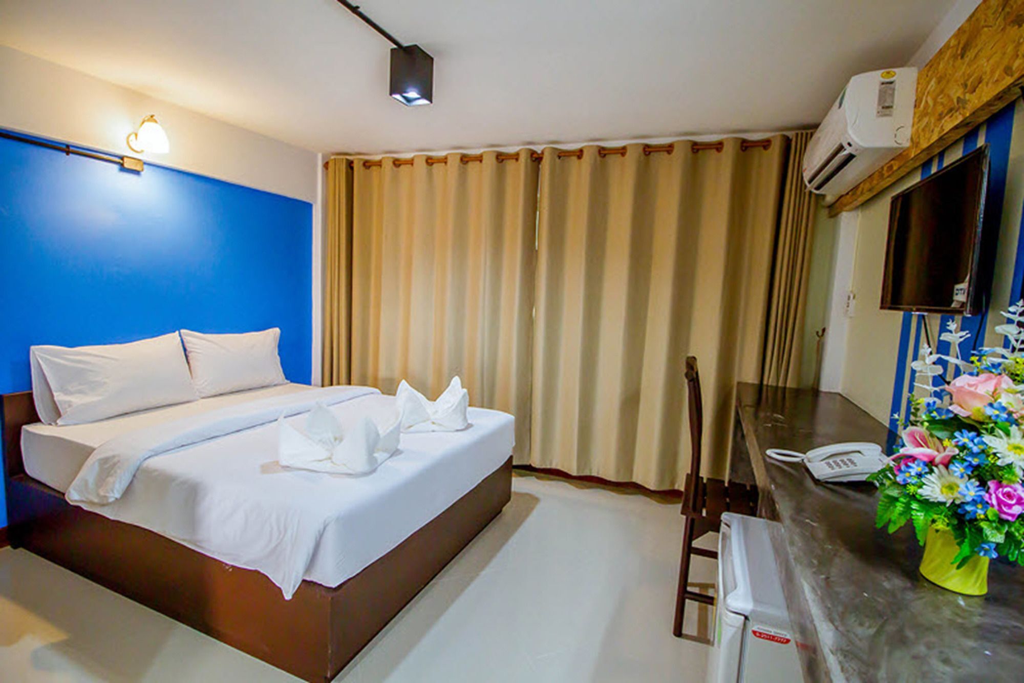 Vatchara Northgate Hotel Накхонсаван Экстерьер фото